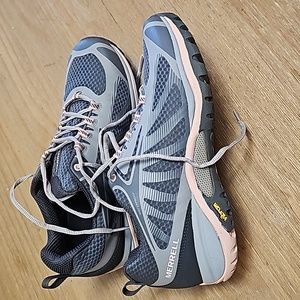 Womens size 10.5 Merrell siren edge 3 hiking shoes